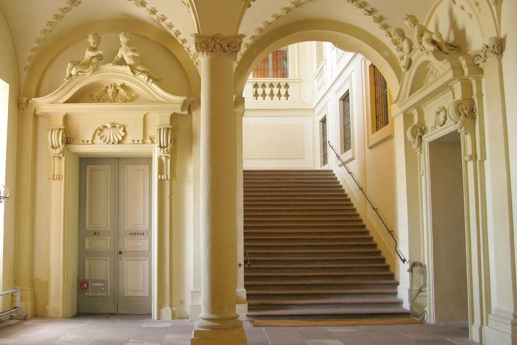 Eingangshalle mit Treppenaufgang zur Antisala, Residenzschloss Rastatt