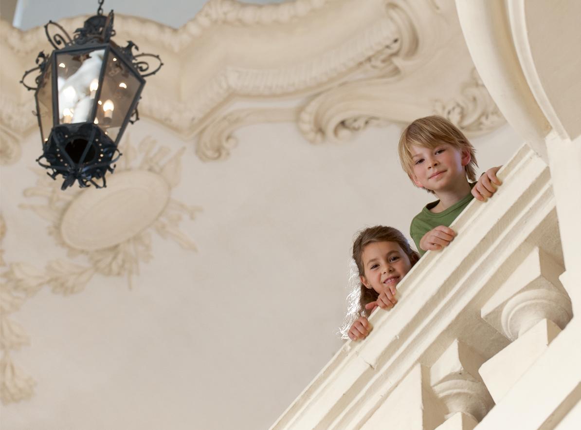 Kinder an einer Balustrade, Residenzschloss Rastatt