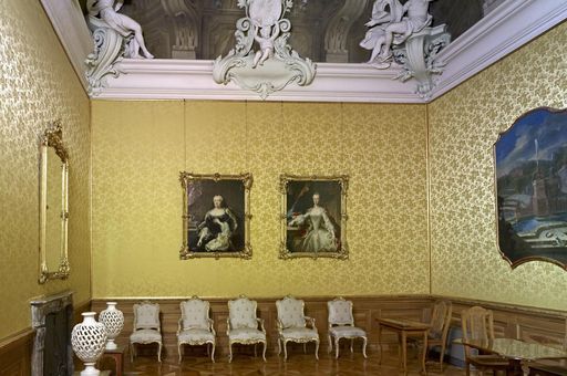 Residenzschloss Rastatt, zweites Privatzimmers mit Bildnissen von Maria Josepha von Bayern und Maria Amalie von Österreich