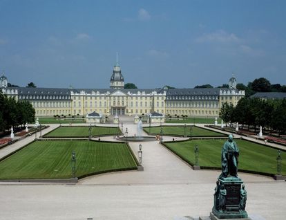 Außenansicht vom Schloss Karlsruhe
