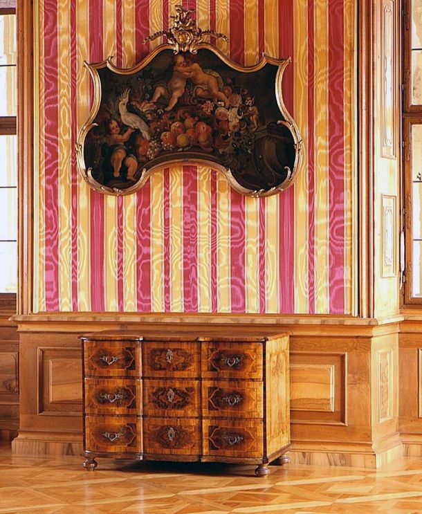 Château Résidentiel de Rastatt, Vue dans le salon rouge-doré