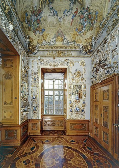 Château Résidentiel de Rastatt, Vue du cabinet de porcelaine