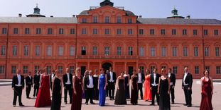 Residenzschloss Rastatt, das Vocalensemble Rastatt vor der Gartenfront 