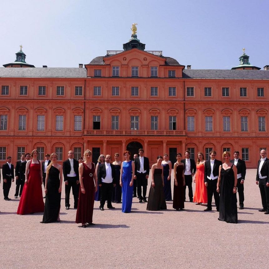 Residenzschloss Rastatt, das Vocalensemble Rastatt vor der Gartenfront 