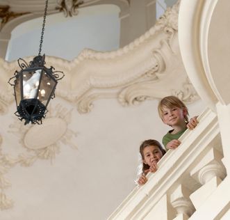 Kinder im Schloss