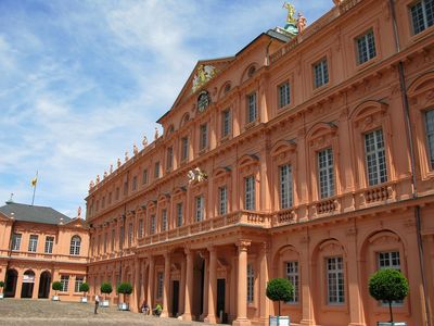 Residenzschloss Rastatt, Schlossfassade