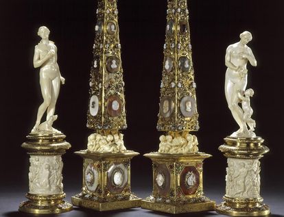 Centerpiece of ivory and gold-plated silver, circa 1697