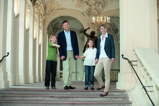 Residenzschloss Rastatt, Besucherfamilie im Treppenhaus