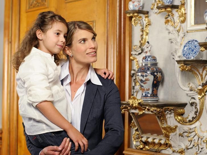 Mutter und Tochter im Residenzschloss Rastatt