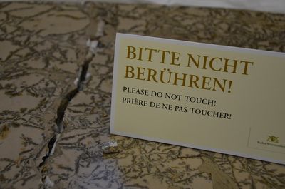Residenzschloss Rastatt, Detail gebrochene Marmorplatte; Foto: Staatliche Schlösser und Gärten Baden-Württemberg, David Tils